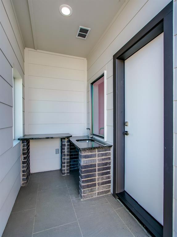 DALLAS LAND & LOAN 3 - Residential Lease
