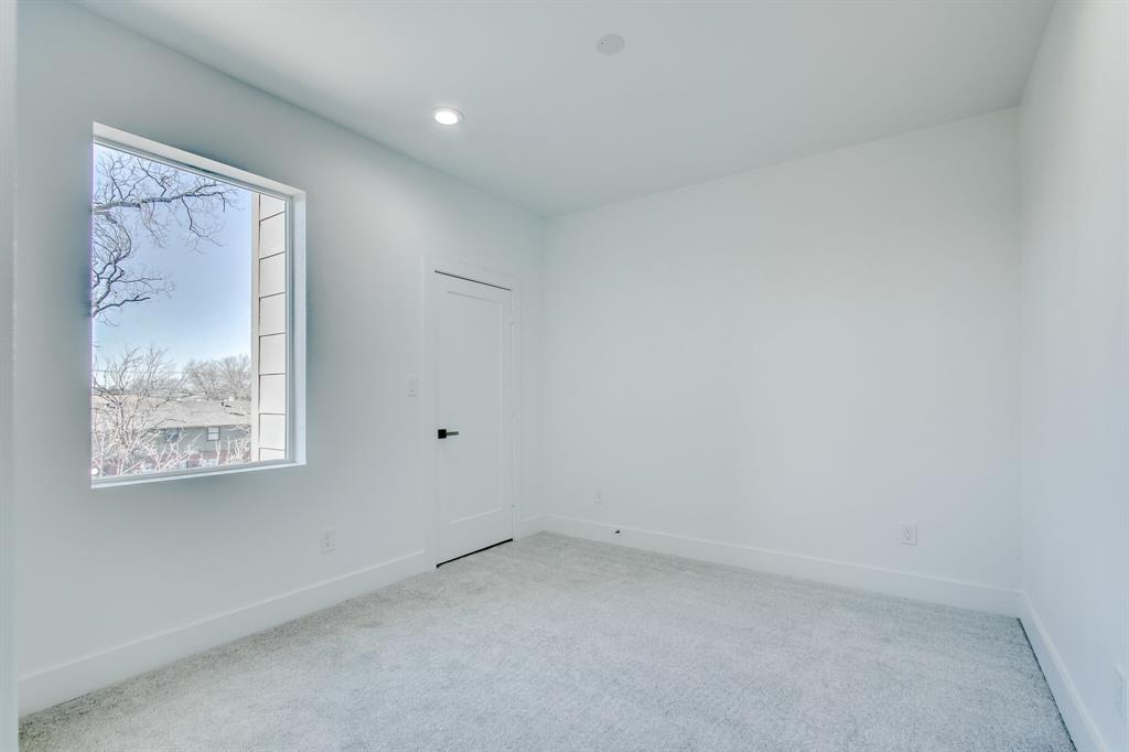 DALLAS LAND & LOAN 3 - Residential Lease