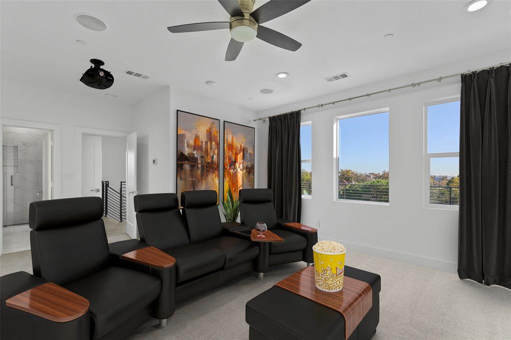 DALLAS LAND & LOAN 3 - Residential Lease