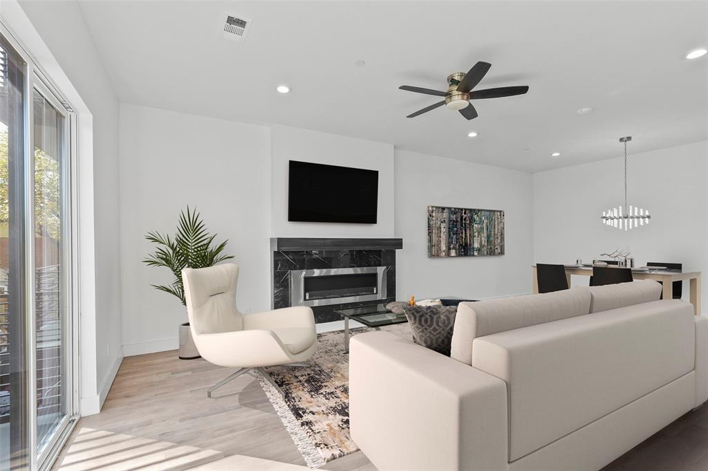 DALLAS LAND & LOAN 3 - Residential Lease