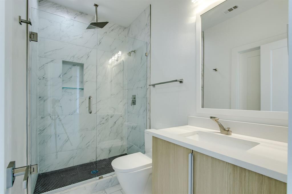 DALLAS LAND & LOAN 3 - Residential Lease
