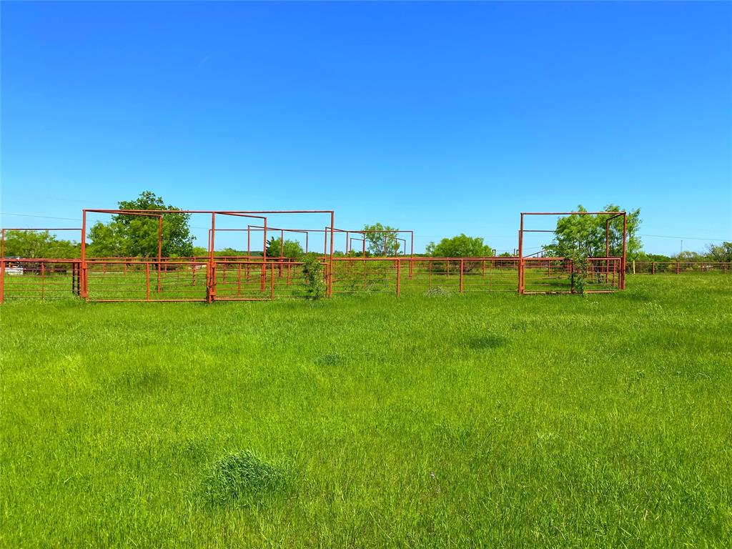 275.069 Acres, Block 2827, TE&L Co. Survey, A-765 - Land