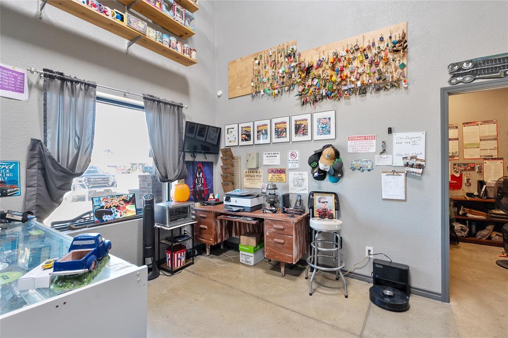 Carlton Center Ph 03 - Commercial Sale