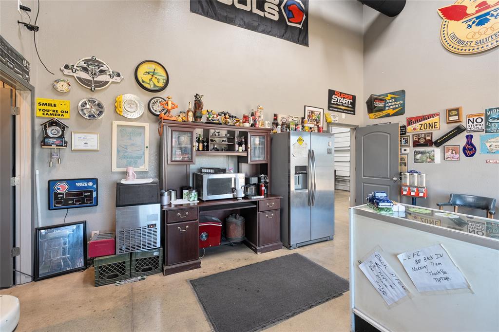 Carlton Center Ph 03 - Commercial Sale