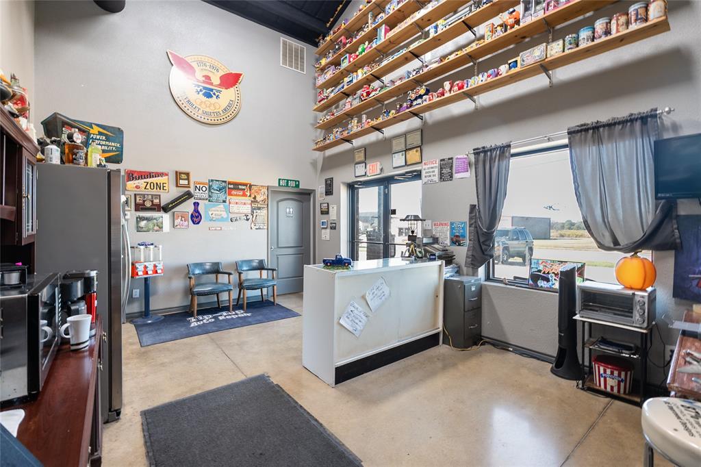 Carlton Center Ph 03 - Commercial Sale