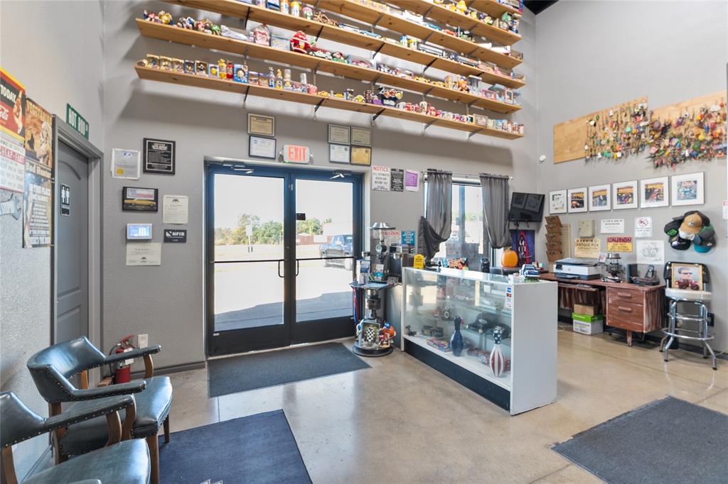 Carlton Center Ph 03 - Commercial Sale
