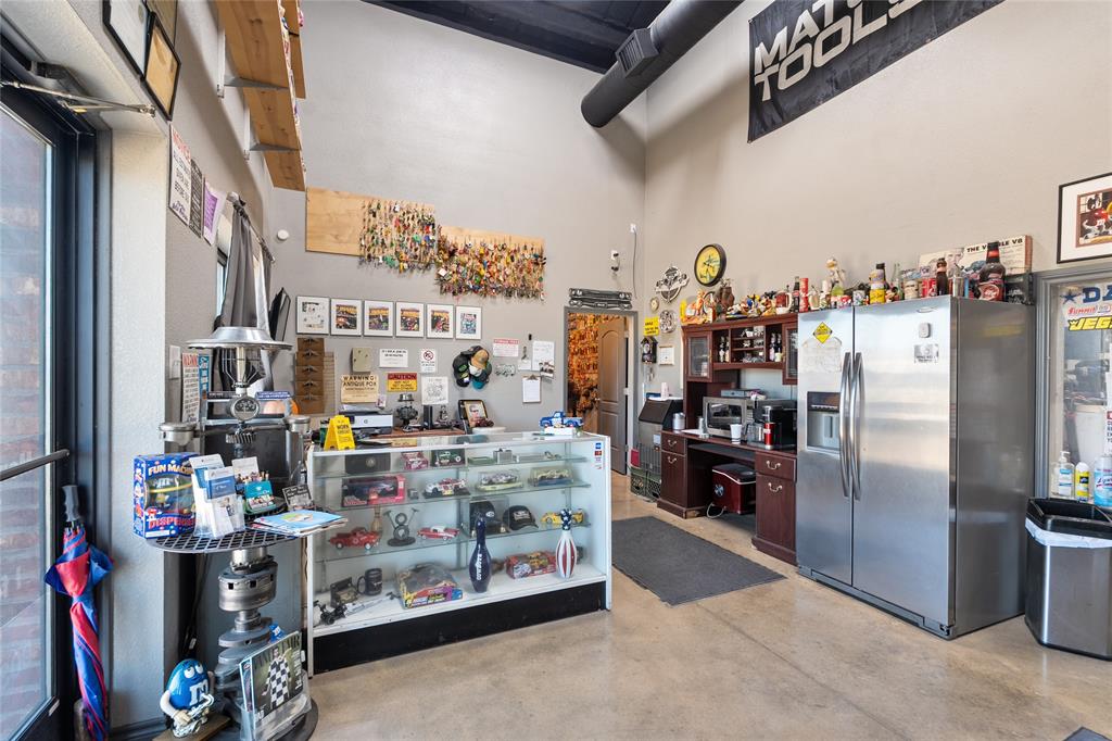Carlton Center Ph 03 - Commercial Sale