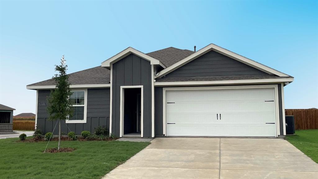 Lovely farmhouse style BRAND NEW 4 2 2 single story located on a corner homesite in Waverly Estates.
Beautiful kitchen with island overlooking the family room and laminate wood flooring throughout main areas of the home. Community amenities include pool,playground and fishing pond.   Estimated completion of April!
Come see this home, it won't last long!