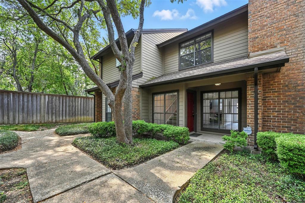 Glen Oaks Twnhms Condo - Residential