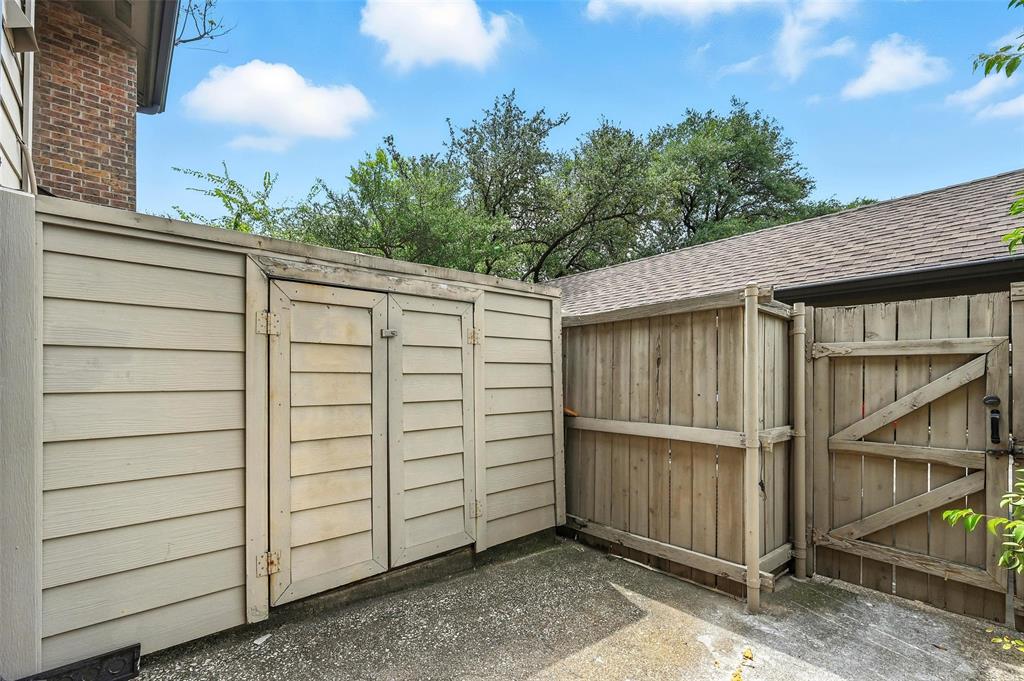 Glen Oaks Twnhms Condo - Residential