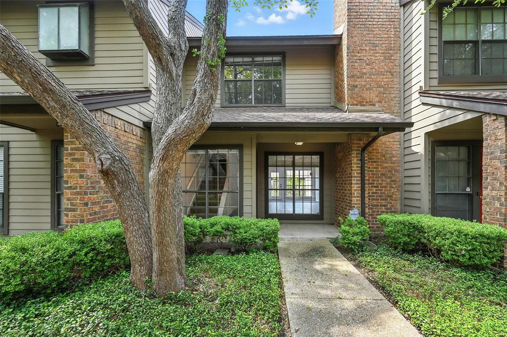 Glen Oaks Twnhms Condo - Residential