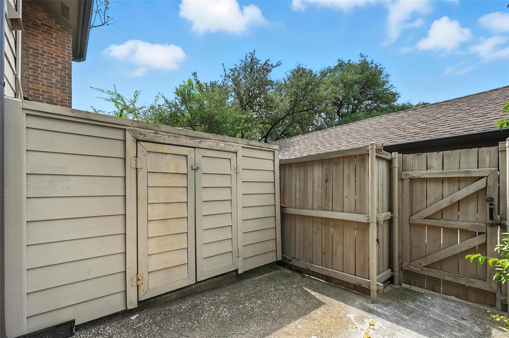 Glen Oaks Twnhms Condo - Residential