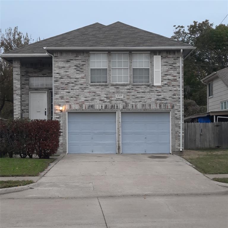 Move In Ready - Spacious, nice contemporary floor plan. House is a split level with two living areas, 2 dining area, master Upstairs, master bath has separate tub and shower. Family room with fireplace & high ceiling is upstairs, 2 bedrooms downstairs, including downstairs living area. Pleasing neutral colors throughout, kitchen with serving bar, upstairs balcony looking out to green area, Lndlord prefers a 2 year lease. No smoking, pets on case by case consideration by Landlord.