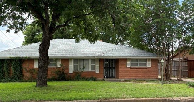 MULTIPLE OFFERS RECEIVED! PLEASE SUBMIT 'HIGHEST AND BEST OFFER' INCLUDING PROOF OF FUNDS BY MONDAY, JUNE 29 BY 5:00 PM

ENDLESS POSSIBILITIES FOR THIS LITTLE GEM IN A WONDERFUL NEIGHBORHOOD ON A DEAD END STREET WITH A VIEW OF DIAMOND OAKS GOLF COURSE. GREAT INVESTMENT PROPERTY OF FIXER UPPER TO REMODEL AND MOVE YOUR FAMILY INTO.  OPEN LAYOUT WITH LARGE LIVING ROOM WITH WOOD BURNING FIRE PLACE AND SLIT BEDROOMS.  THERE ARE SEVERAL RECENT COMPS TO COMPARE VALUE AND EVALUATE INCOME POTENTIAL   THERE ARE ALSO SEVERAL VARIOUS SEWING AND KNITTING MACHINES THAT SELLER WOULD LOVE TO INCLUDE AT NO COST AT NO EXTRA COST       DISTRESSED PROPERTY, SOLD AS IS  NO REPAIRS!