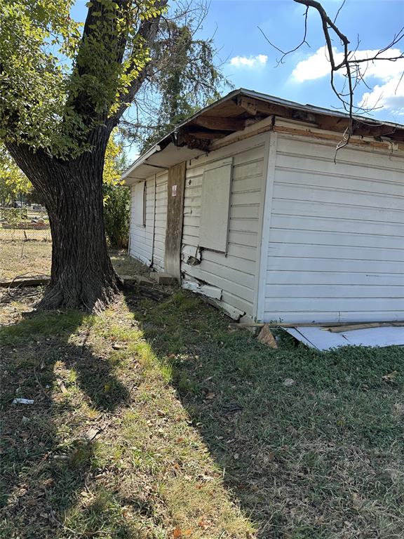 Investor or Builder Special!

Endless potential awaits with this property featuring a serviceable existing structure on a large lot with the ability to subdivide or build multiple homes (verify with city). The current home offers solid bones but will require a complete renovation—perfect for those ready to create value through updates, expansion, or redevelopment.

Whether you’re looking to flip, rebuild, or hold for future development, this is a rare opportunity in a growing area. Utilities and services are already on site, and the layout offers plenty of flexibility for your vision.

Cash or renovation financing only. Bring your imagination and make this property shine again!