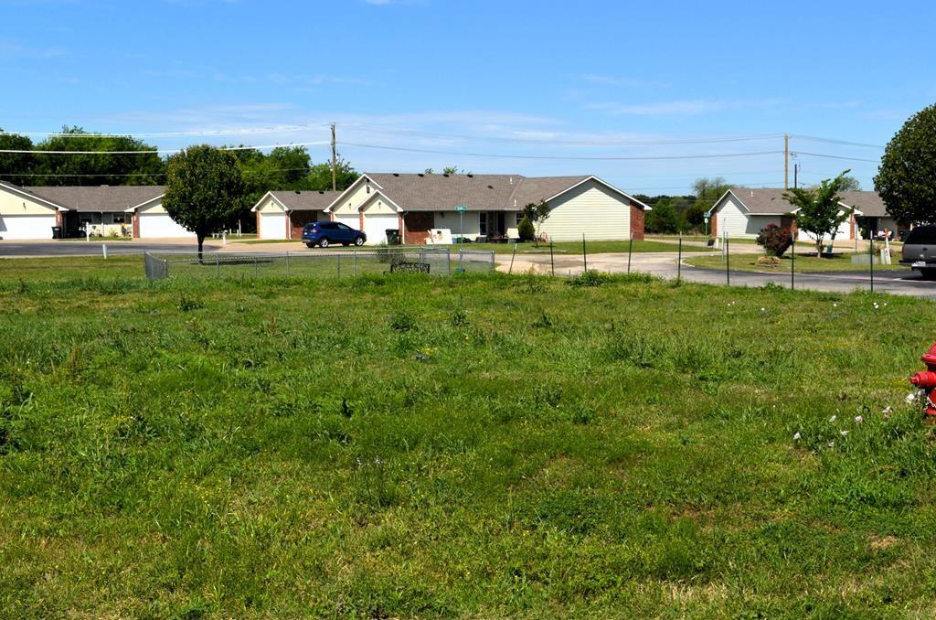 GREAT BUILDING LOT WITH UNDERGROUND UTILITIES AT THE ROAD. PRETTY LOT IS LEVEL AND LOCATED ON A CORNER IN NICE AREA OF MABANK. CONCRETE STREETS AND CURBS. NOT FAR FROM CEDAR CREEK LAKE AND AN EASY COMMUTE TO DALLAS. GREAT BUILDING SITE.