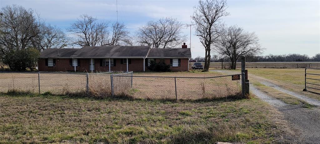 2.13 acre LAND on HWY 380 with great visibility from Highway. Amazing opportunity to use this corner lot on Hwy 380 for any Commercial or residential use. Check with Hunt county Economic development department. Currently rented month to month at below market rent of just $1200.00 per month. SOLD AS IS. Good land to hold or develop.
Owner finance available with good credit and 30% down payment.

All information deemed correct but not guaranteed. All parties must do their due diligence.