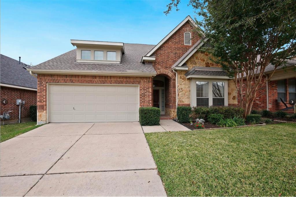 Gorgeous single story turnkey situated in gated community with tons of amenities & conveniences nearby! Light & open
family room with soft interior colors & cozy floor to ceiling stone FP that gives the space a warm & inviting feel! Chef's
kitchen opens to the family room and features a butler's pantry, recessed lights and above cabinet lighting, stainless
appliances, huge walk-in pantry, granite counters, and large center island! Highlights include split owner's suite, formal
dining, beautiful laminate floors that flow through the main areas & bedrooms, oversized laundry room with space for a
2nd fridge, large attic space, covered patio, plus tons of yard space for awesome summer parties with friends & family!