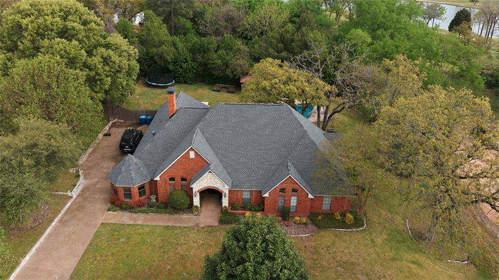 Welcome to this stunning 2,808 square foot home offering the perfect blend of comfort, space, and outdoor enjoyment. With four bedrooms and three baths, this property backs up to the Athens Country Club and provides a functional layout ideal for everyday living and entertaining.