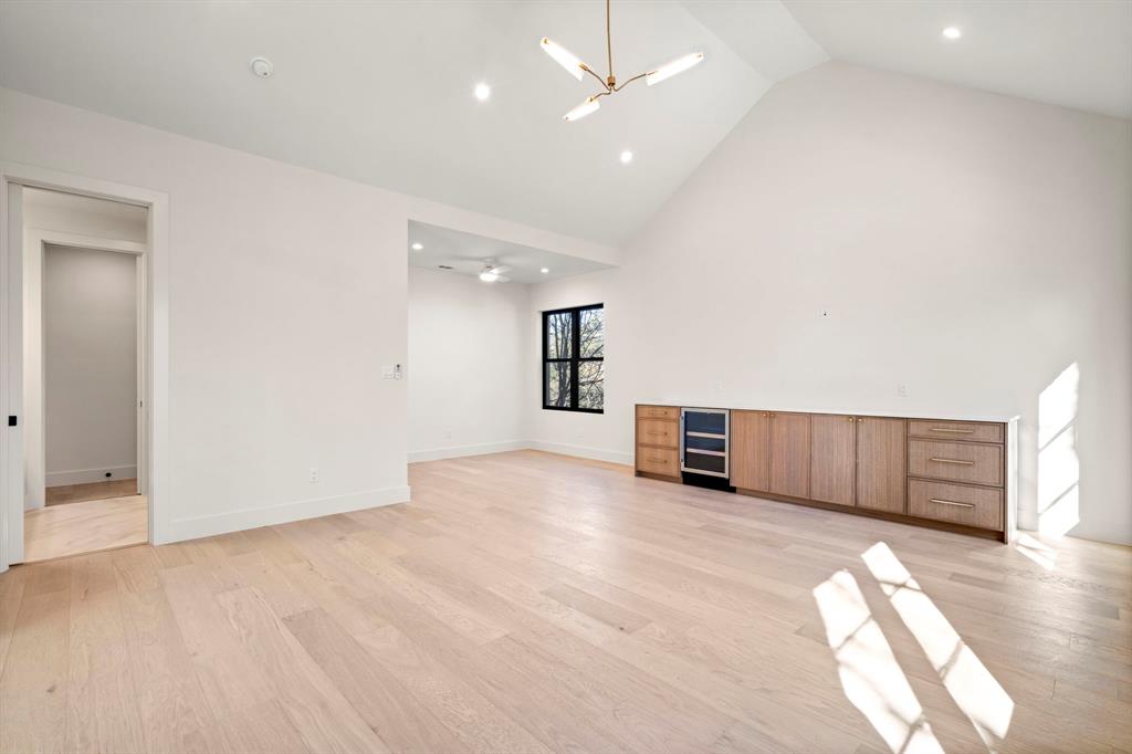 Wilshire Summit - Residential