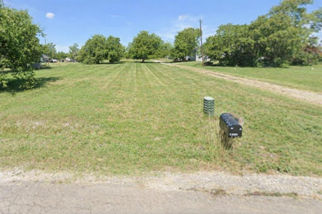 City lot ready to make it your own and build your dream home.  Adjoining Lot is available.