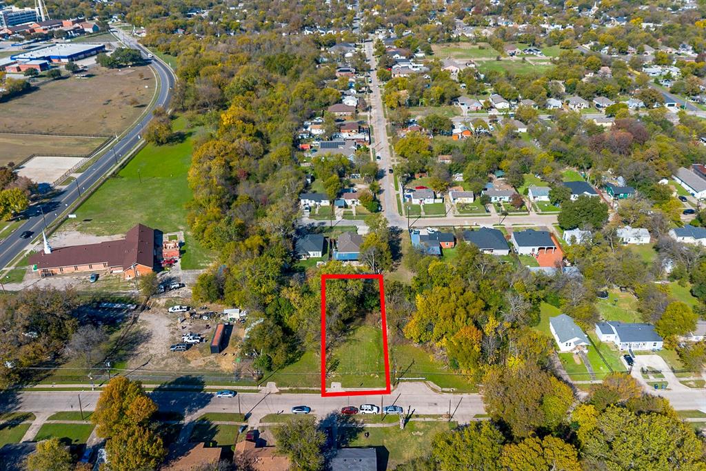 8,799 sq ft lot offering significant potential in sought-after, qualified Opportunity Zone (OZ). The lot does need to be platted. This OZ asset provides a unique investment opportunity for an OZ investor with exclusive tax benefits including deferred taxes until 2027 and a step-up in basis to maximize returns with no tax on OZ appreciation. For accurate guidance on tax benefits, it's recommended to consult with a qualified tax professional. Lot is in the 100 year flood plain.

Less than 1 mile from Dallas VA Center and 1.3 miles from The Barak Obama Male Leadership Academy.