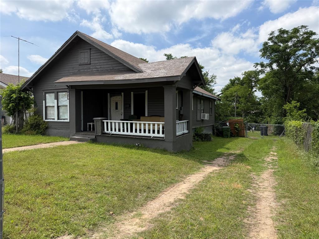 3 bedroom 1.5 bathroom home! Currently rented out, reach out to schedule a showing. Seller is open to owner-financing!