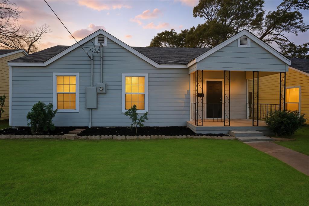Owner Financing Available!!!
Motivated Seller and Negotiable Seller. 
Less than a mile from Steven's Park Golf Course. Newly Remodeled home, inside and outside both completely redone in 2025.
Located in the arts district, this newly remodeled home features an upgrade kitchen, with a beautiful dining room. Three spacious bedrooms with 2 bathrooms provide this home with a family feel. This property has a large fenced in back yard to enjoy outdoor sitting with the family. The siding on this home has been redone completely and professionally in November 2025. The home is close to a new Tom Thumb grocery store and is close to many restaurants to choose from along with parks in the area to walk to if you desire. The Modern Comfy home provides a great spot to settle down like many buyers appreciate. Don't miss the chance to own a piece of history in a prime location!