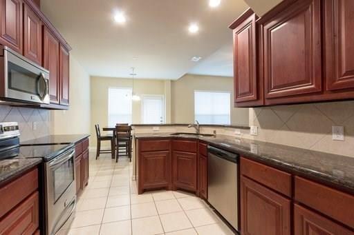 The Twnhms At Continental S - Residential