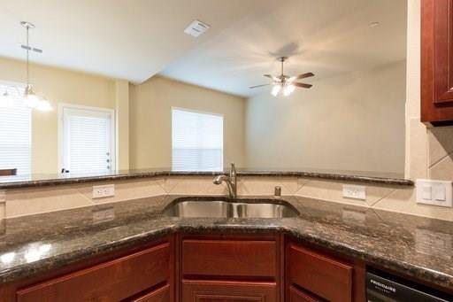 The Twnhms At Continental S - Residential