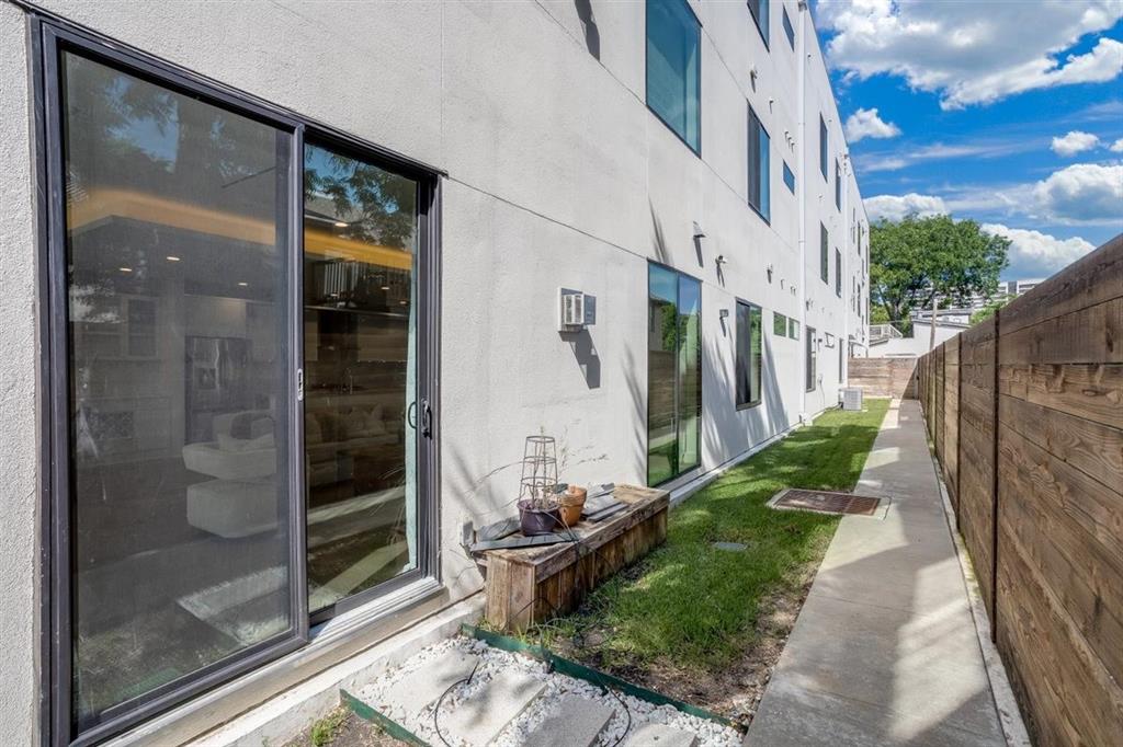 3923 Cole Ave Condos - Residential