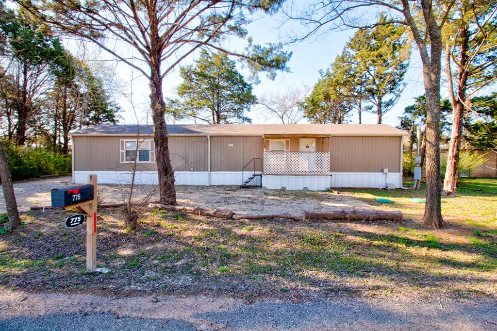 Well-maintained 2-bedroom, 2-bathroom home with a million-dollar view in a peaceful country setting! Conveniently located just minutes from Lake Texoma and several marinas, this property also sits only a few miles from local casinos.

Enjoy easy access to Highway 377 for a smooth commute to Dallas or Oklahoma City. The home features a large covered back porch—perfect for relaxing or entertaining—along with no neighbors behind you, offering added privacy and beautiful, uninterrupted views.

A perfect blend of comfort, convenience, and scenic living!