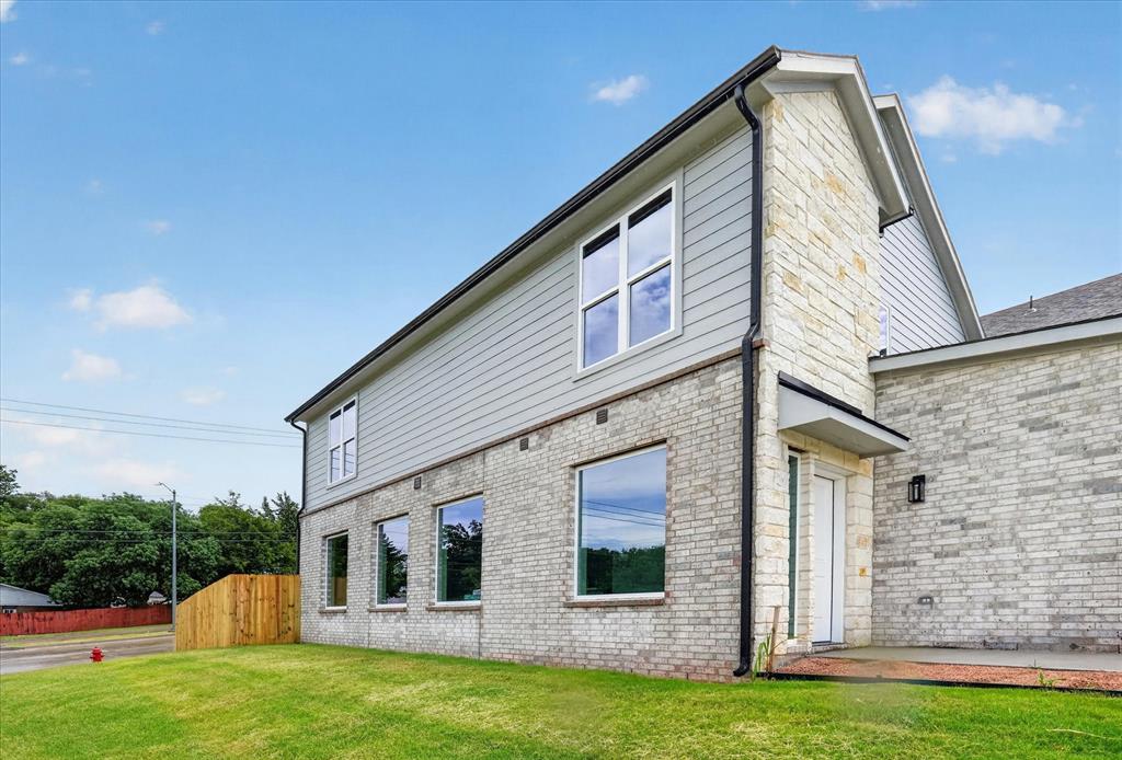 Carrier Parkway Townhomes - Residential