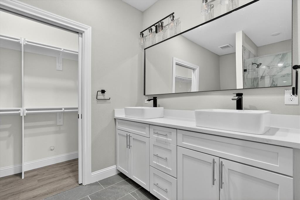 Carrier Parkway Townhomes - Residential