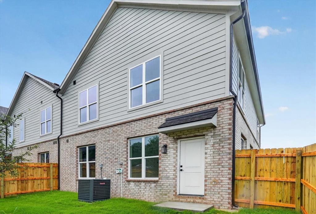 Carrier Parkway Townhomes - Residential