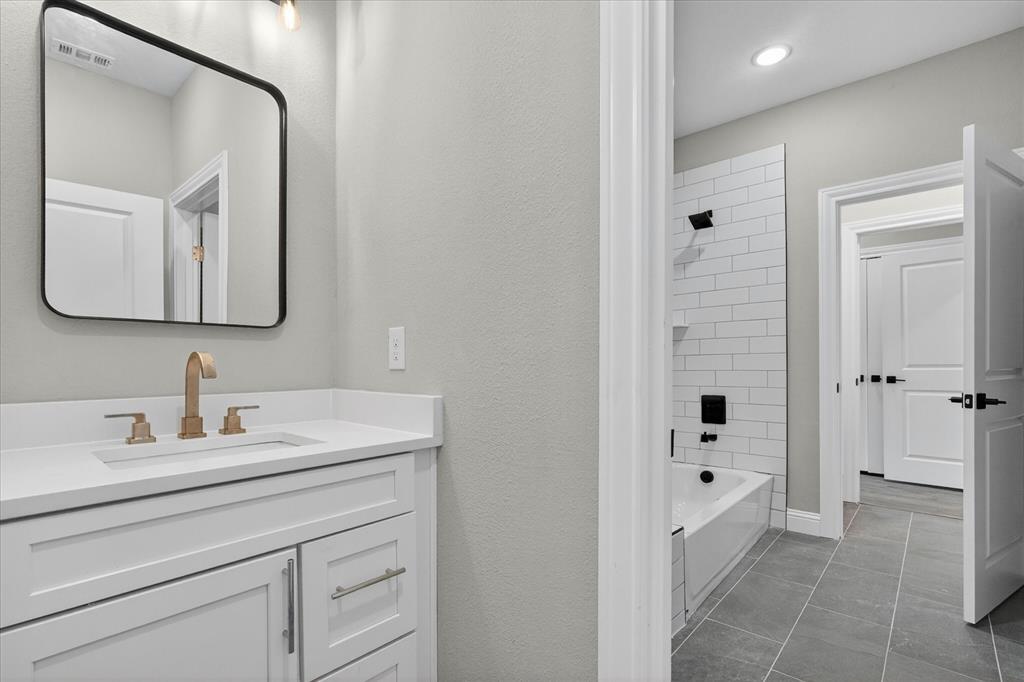 Carrier Parkway Townhomes - Residential