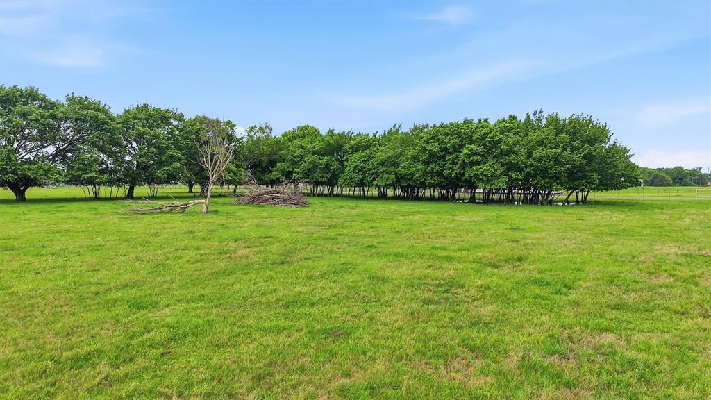 Beautiful 10.5 corner tract in Collinsville with excellent road frontage on two sides. Property is fully fenced with attractive, well-maintained fencing and includes many trees making it ideal for livestock or a future homesite. Land is open, usable, and easy to build on, offering multiple access points and layout options. Agriculture exemption in place. Located in a quiet rural area with quick access to Collinsville, Hwy 377, and surrounding growth corridors. A great opportunity for a homestead, small ranch, or land investment.
