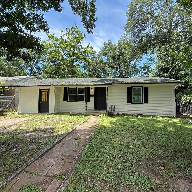 Investors Opportunity! This 3-bedroom, 1-bathroom home offers 1,080 square feet of potential in a highly convenient location. Situated on a generous 0.19-acre lot, this property is the perfect addition to your real estate portfolio, whether you are looking for a rental income property or your next flip project.Location is everything, and this home delivers. Nestled right in the heart of Downtown Corsicana, you are just minutes away from local shopping, dining, and vibrant community businesses. Plus, the beautiful Jester Park is nearby, offering easy access to outdoor recreation, walking trails, and community amenities.Don't miss out on this high-potential property in a growing area. Showings will allows during option period.