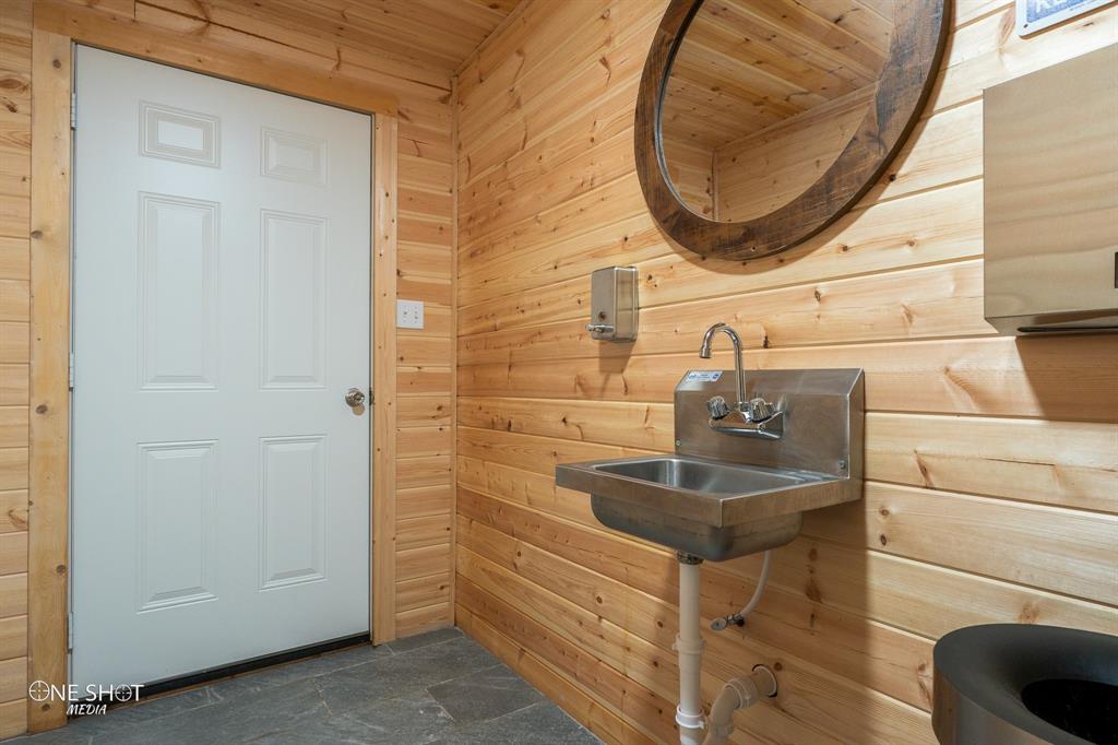 Original Town Coleman - Commercial Sale