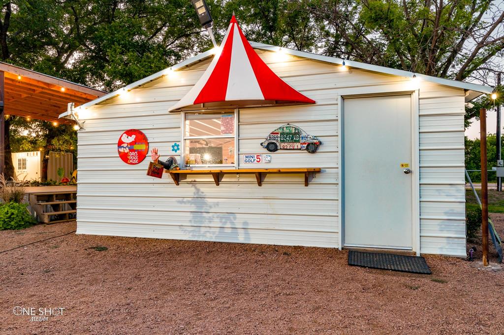 Original Town Coleman - Commercial Sale