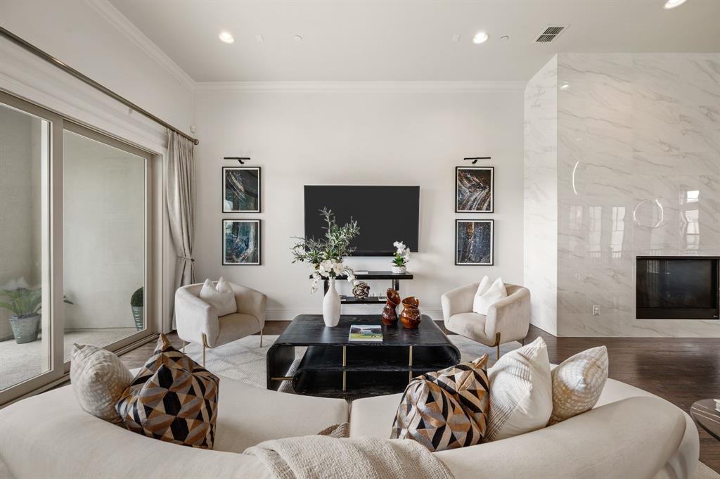 Vue Las Colinas - Residential