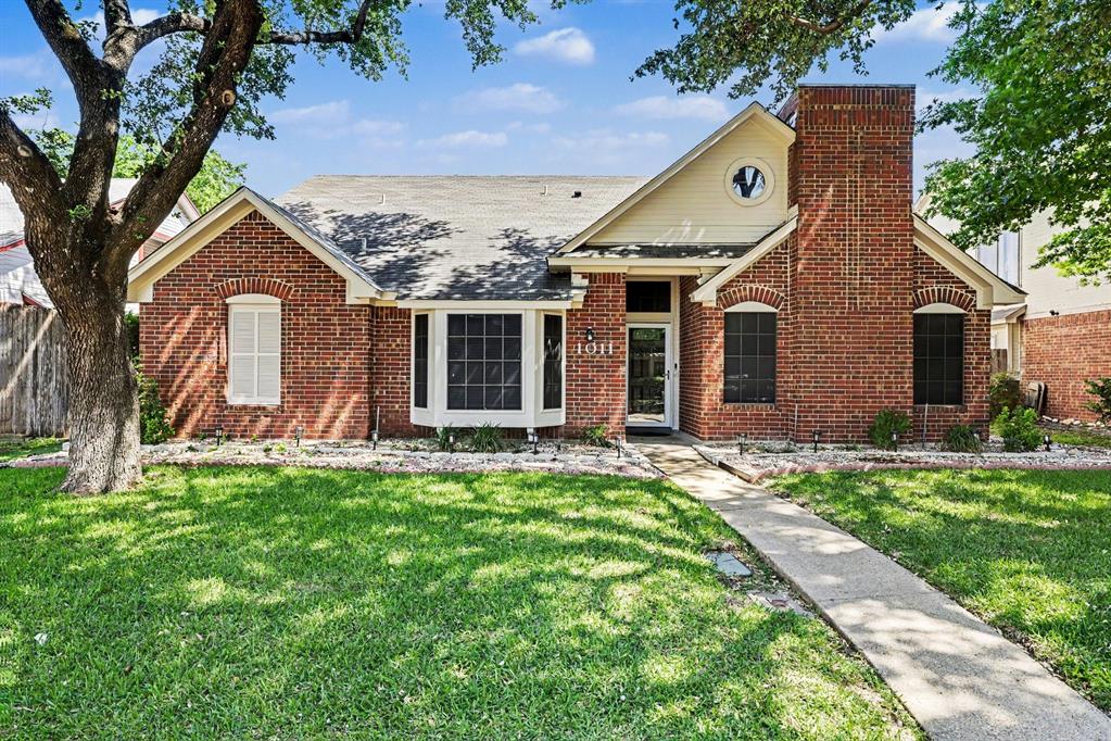 Welcome to this charming and well-maintained 3-bedroom, 2-bath home located in the heart of Duncanville. Offering a bright
and inviting layout, this home features a spacious living area perfect for relaxing or entertaining, a functional kitchen with
ample cabinetry and counter space, and comfortable bedrooms designed for everyday living. The primary suite provides a
private retreat with its own bath, while the additional bedrooms offer flexibility for family, guests, or a home office. Step
outside to enjoy a generous backyard ideal for gatherings, pets, or outdoor enjoyment. Conveniently located near shopping,
dining, schools, and major highways, this home combines comfort, convenience, and value in a desirable neighborhood.