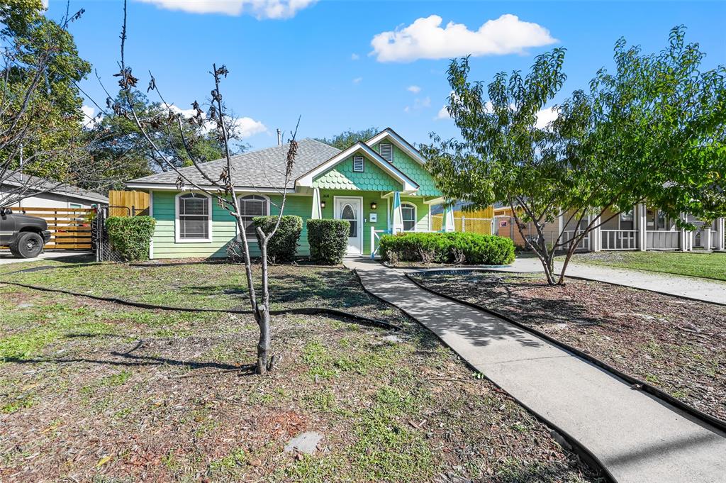 Rare Gem in South Dallas. 3 bedrooms and 2 bathroom house with open floor plan, firewood fireplace, large kitchen
with granite counter top and bonus room to use as office or den. Master Bedroom with large walk in closet and bathroom
features garden tub and walk in shower. Decorative Lighting, Vaulted Ceilings, Wainscoting, Window Coverings. 
Upgrades include new AC Unit, Electrical and fence. 
House also has converted garage to studio apartment.
Seller makes no repairs