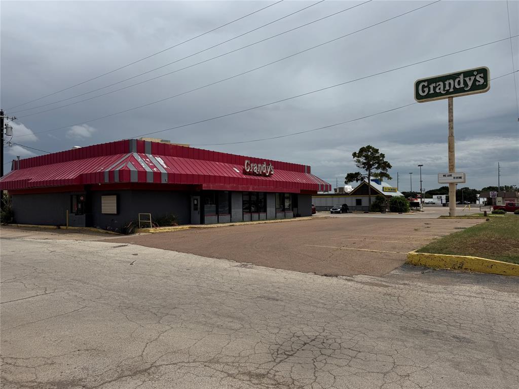 Sambos Restaurant Inc - Commercial Sale