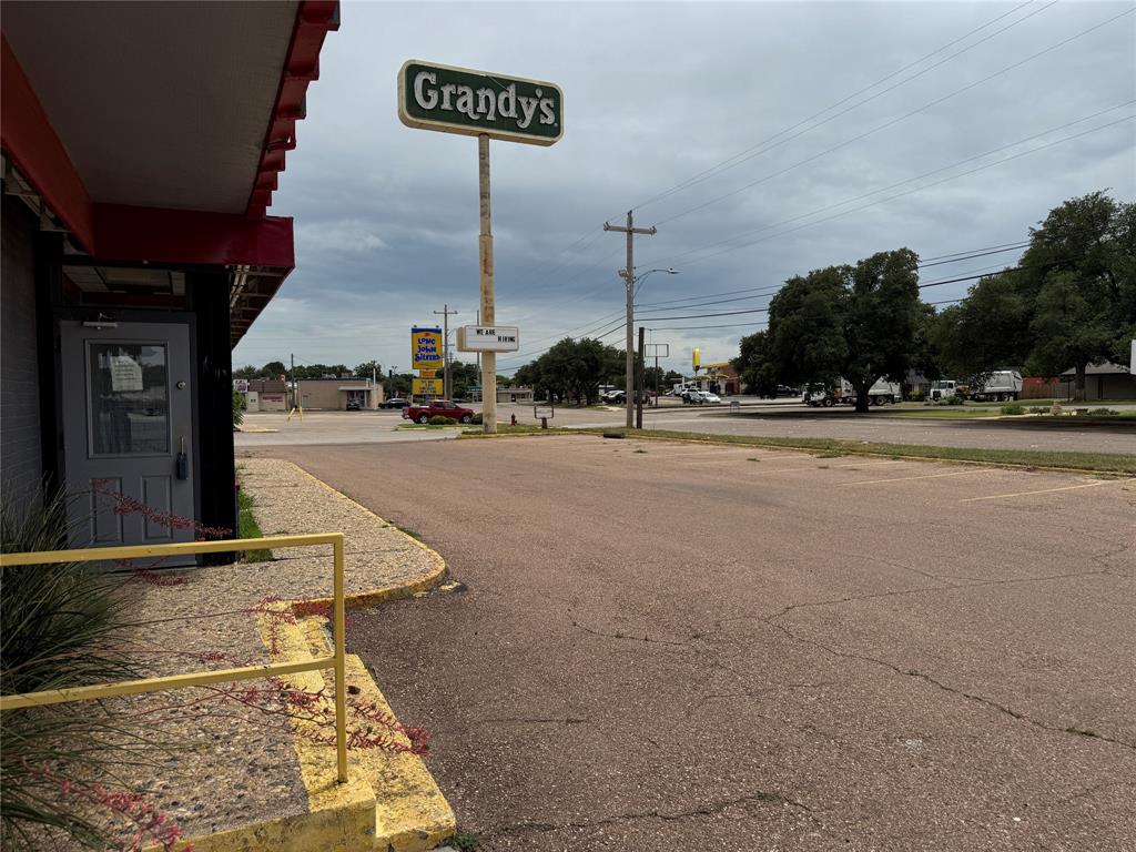 Sambos Restaurant Inc - Commercial Sale