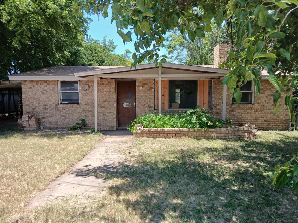 This home is being sold AS IS, has good bones and needs to be RENOVATED. The roof was put on in 2022 as well as meter loop and cut off box installed. Kitchen cabinets are available. There is a fireplace in the living room. Large back yard with chain link fence. This will make a great family home or a great investment property for a rental. On a large lot, fenced in back yard right off Santa Anna Ave. Contractors input around $35 to make this home move in ready! 



NO OWNER FINANCING!! ALL OFFERS NEED TO BE MADE BY EMAIL. NO OFFERS ACCEPTED BY TEXTING. TEXTING FOR APPOINTMENT ONLY.
