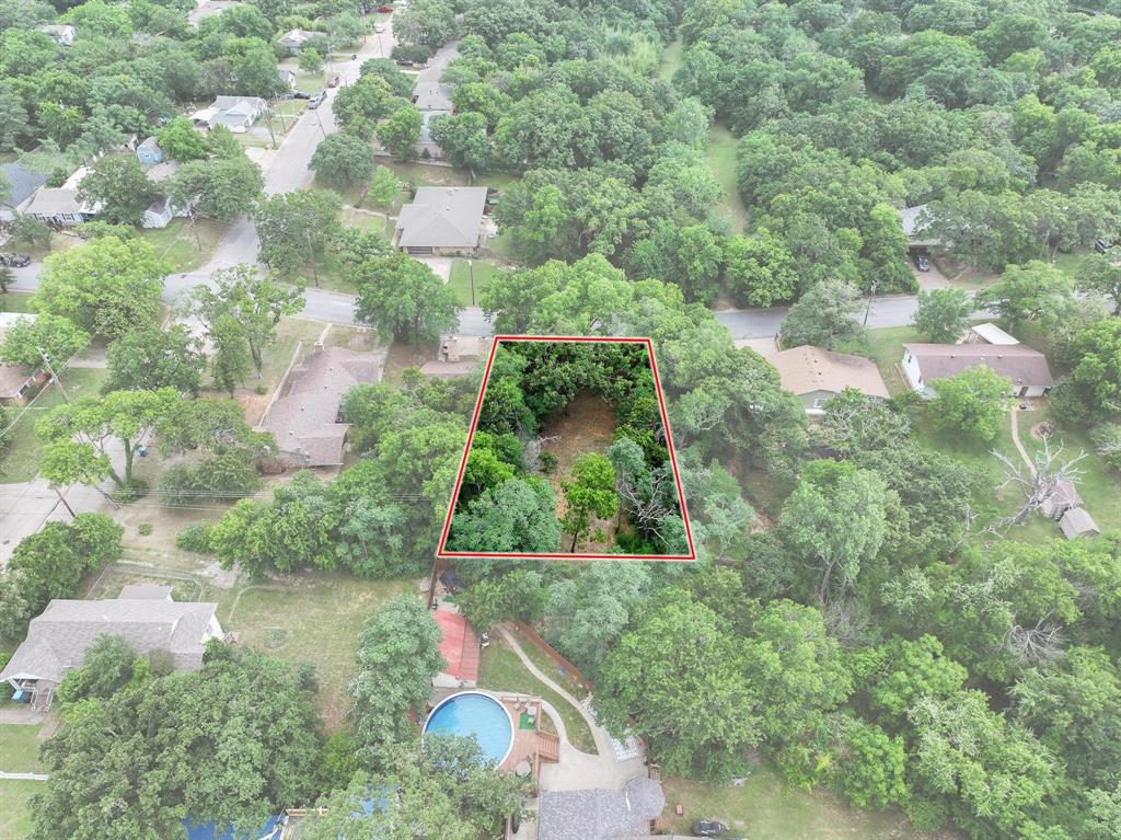 Build your dream home on this vacant lot in the growing community of Denison! Conveniently located with quick access to HWY 75, making travel to Oklahoma or the DFW Metroplex a breeze. This residential lot offers access to city utilities, including city water and sewer, and is situated in an area experiencing tremendous growth and development. Great opportunity for a builder, investor, or future homeowner looking to secure land at an affordable price. No known restrictions. Survey available



Buyers and buyers agent verify all information