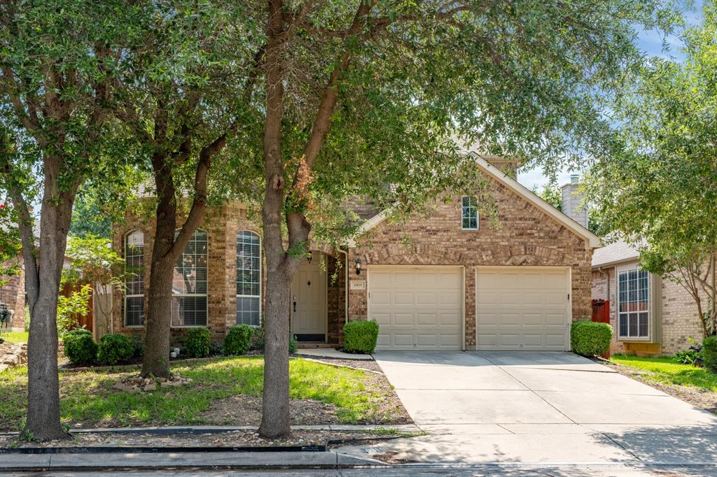 This home features 4 bedrooms and 3.5 bathrooms. Open floor plan with dining room. Amazing gourmet kitchen and breakfast nook. Cozy living room and primary bedroom on the first floor. Nice treelined street in the community of Heritage. Some photos are virtually staged