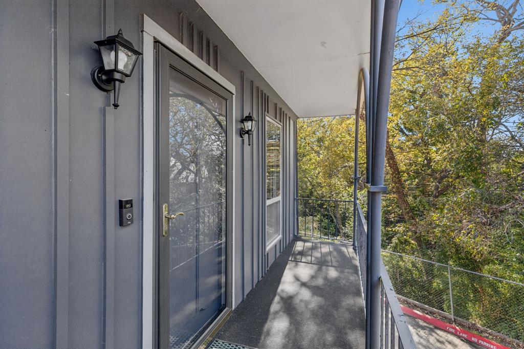 Les Chateaux Condo - Residential