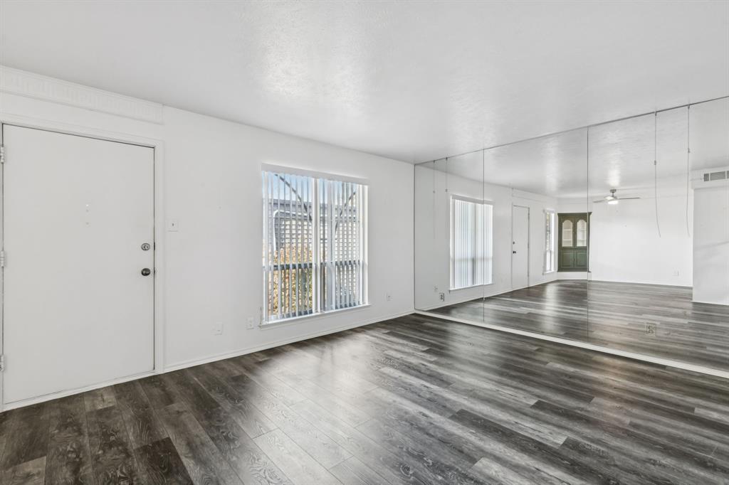 Les Chateaux Condo - Residential